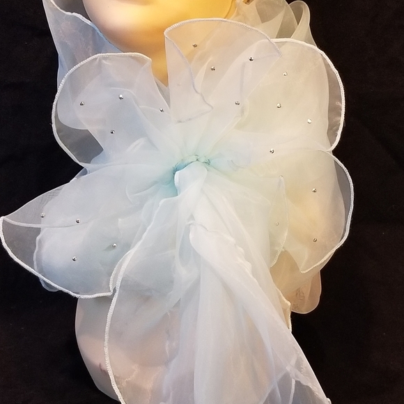 Organza Pull Thru Shawl - Picture 4 of 11